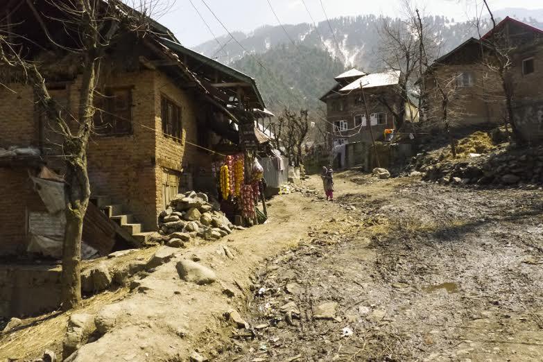 5 years Kupwara Bohipora-College roads present medieval look; residents rue Beacon, R&B for bad conditions
